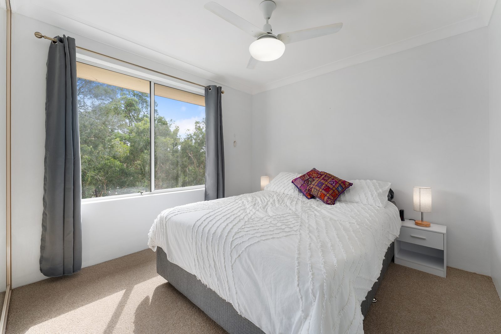 Top-Floor Apartment Near Sutherland Station — photo 6